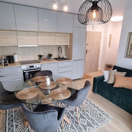 Apartament Mlody Gdansk - Bezplatny Parking, Mocne Wifi, Dobre Polaczenie Z Lotniskiem Extérieur photo